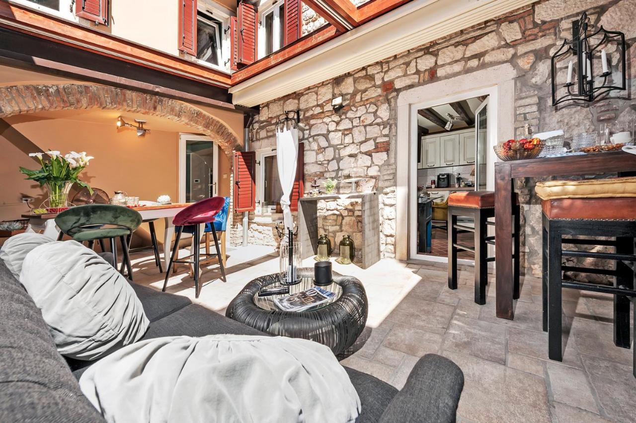 Luxury Villa Orh Ровин Екстериор снимка